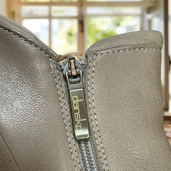 🆕🔥 DANSKO Leather Miki Zippered Boot Bootie TAUPE BURNSIHED Size 39 - Picture 7 of 14